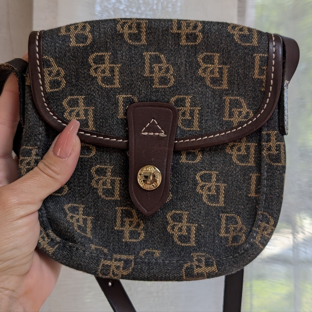 Vintage Dooney And Bourke Crossbody